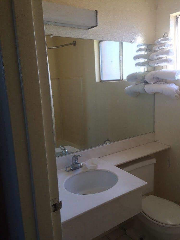Almara Inn Тукумкари Экстерьер фото